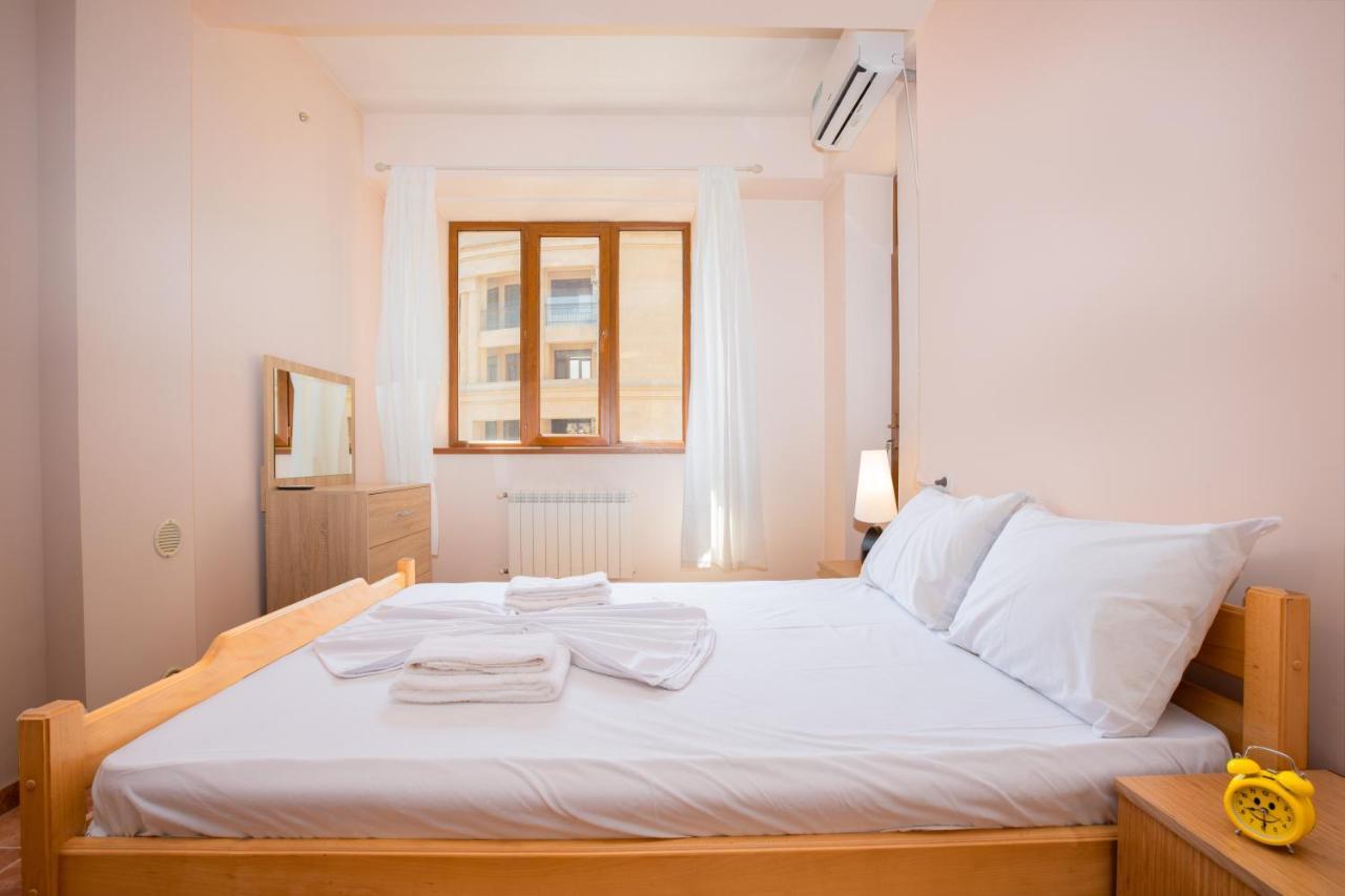Stay Inn Apartments On Amiryan 4-6 Erevan Esterno foto